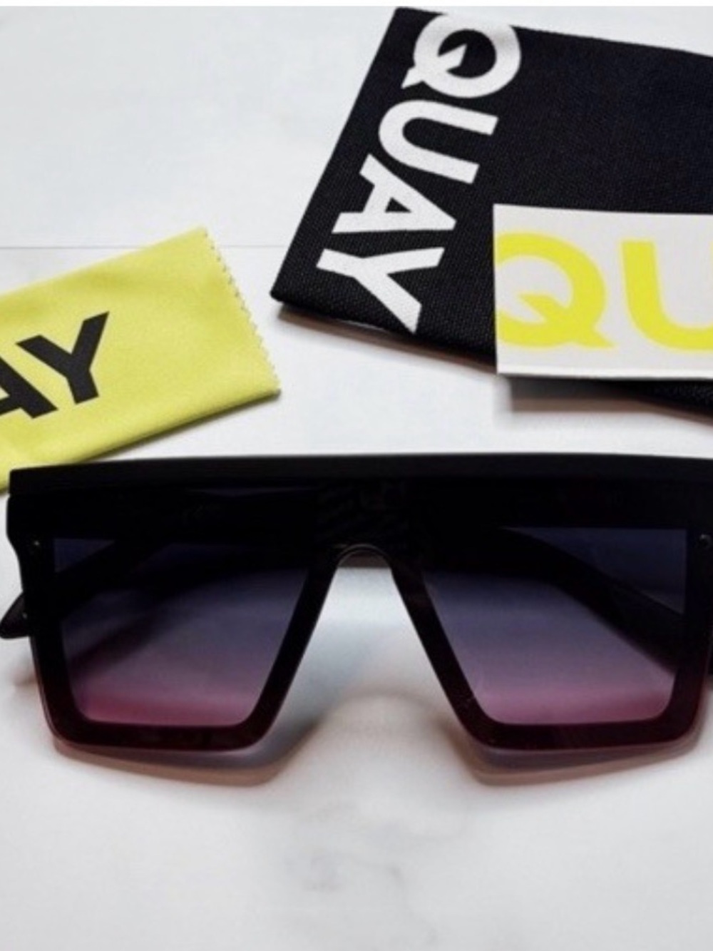 QUAY “HINDSIGHT” RARE GRADIENT ULTRA MODERN UV SUNGLASSES